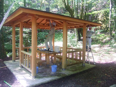 当社建築の東屋清掃