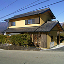 自社設計施工のひのきをふんだんに使用し床、壁、天井の内装材にも使った住宅